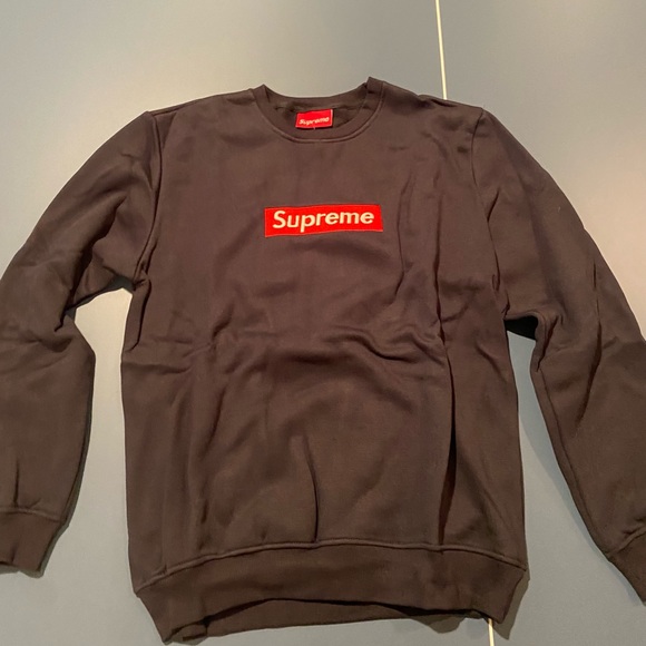 X-large supreme youth sweater. (Can fit adults size small-medium) - Picture 2 of 6